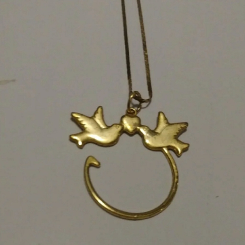 New. 2 dove gold tone love bird necklace.